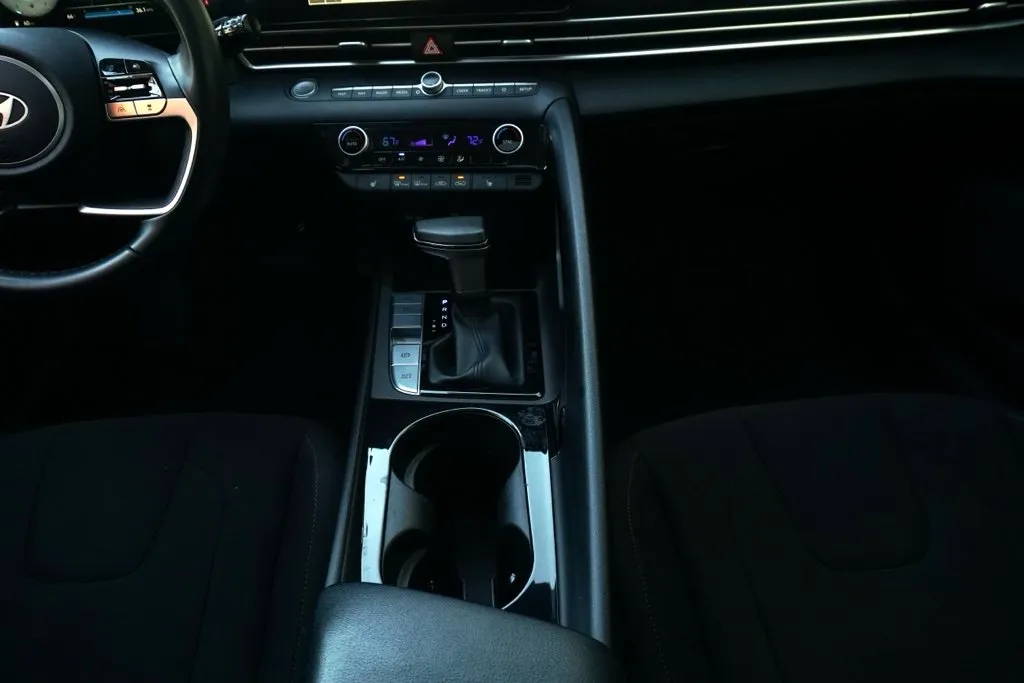 Hyundai Elantra photo 23
