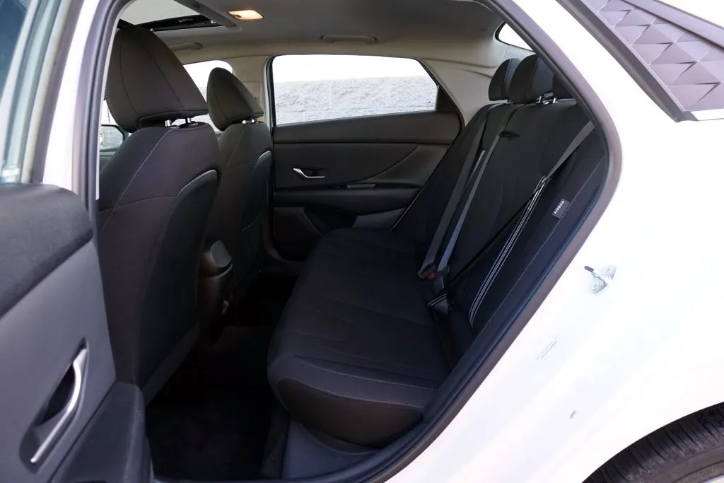 Hyundai Elantra photo 19