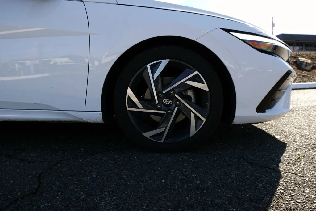 Hyundai Elantra photo 9