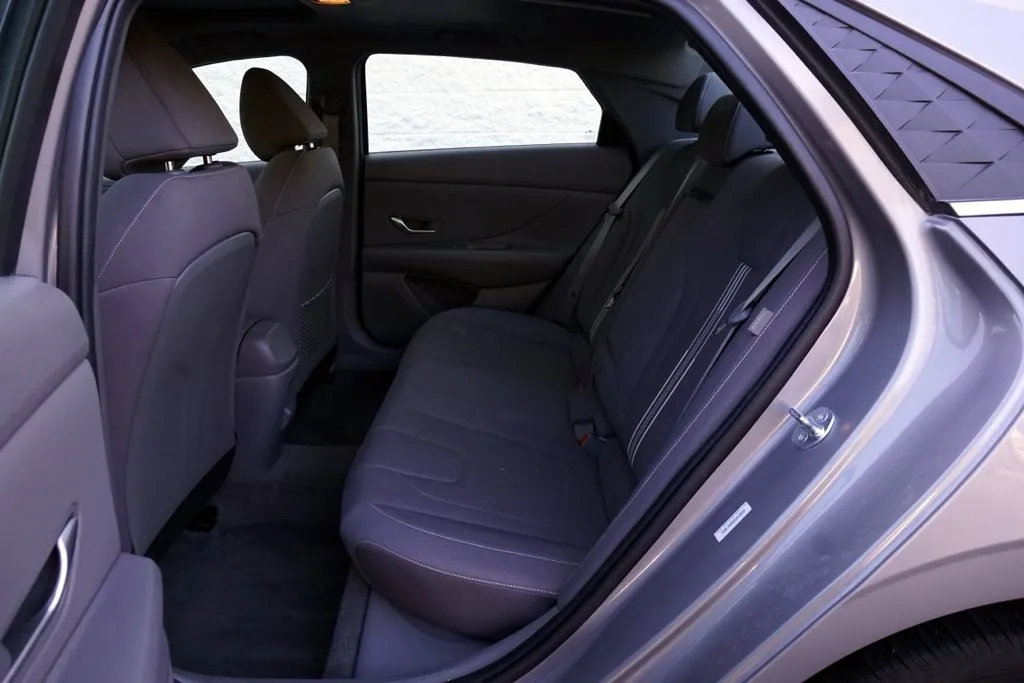 Hyundai Elantra photo 18