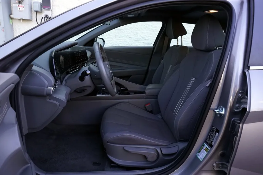 Hyundai Elantra photo 19