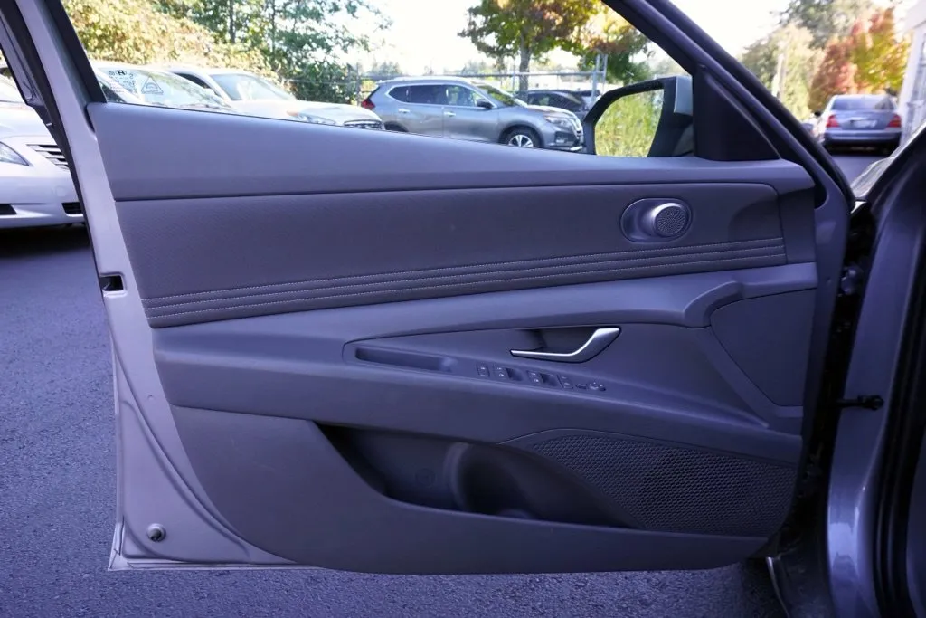 Hyundai Elantra photo 12