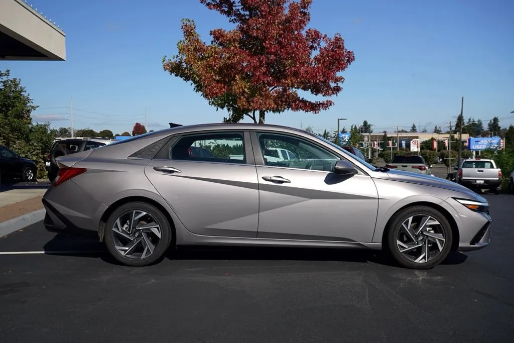 Hyundai Elantra photo 6