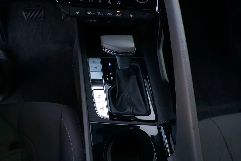 Hyundai Elantra photo 23
