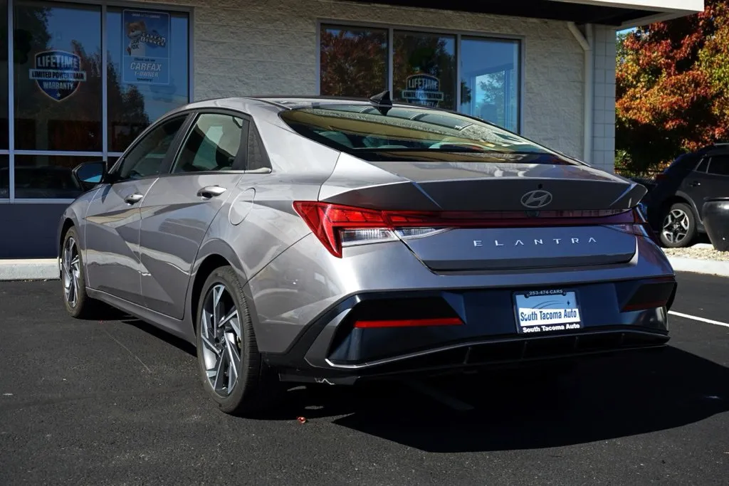 Hyundai Elantra photo 5