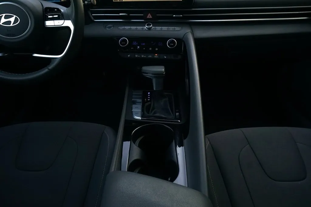 Hyundai Elantra photo 17
