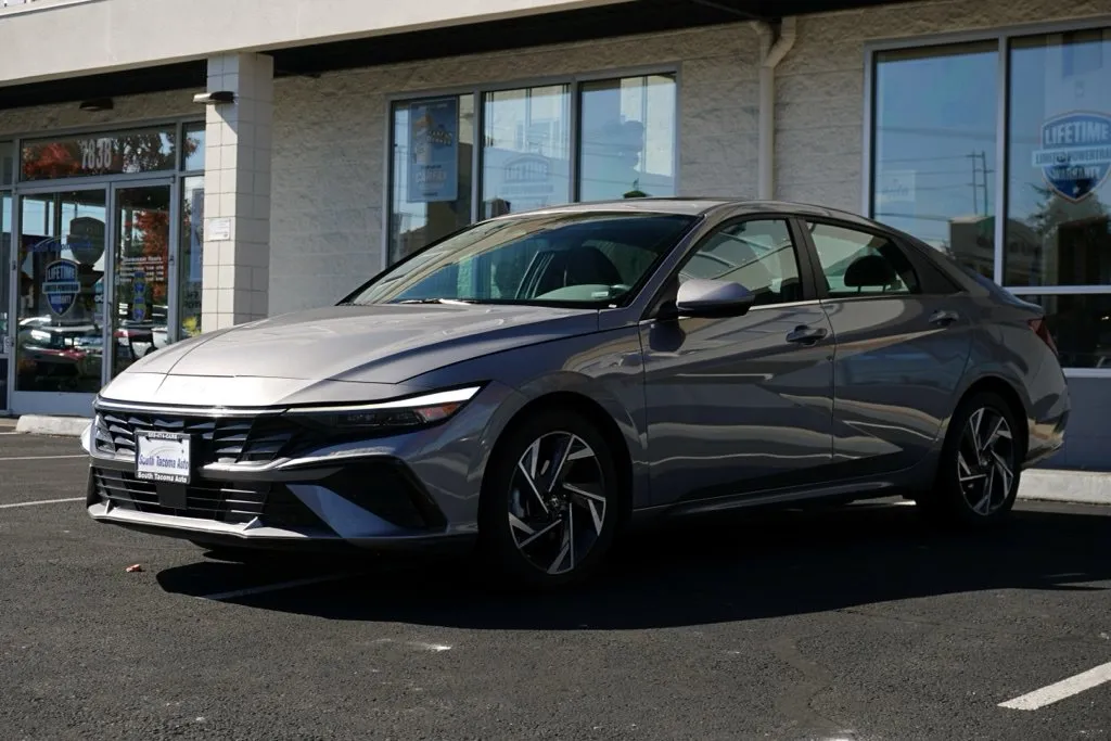 Hyundai Elantra photo 7