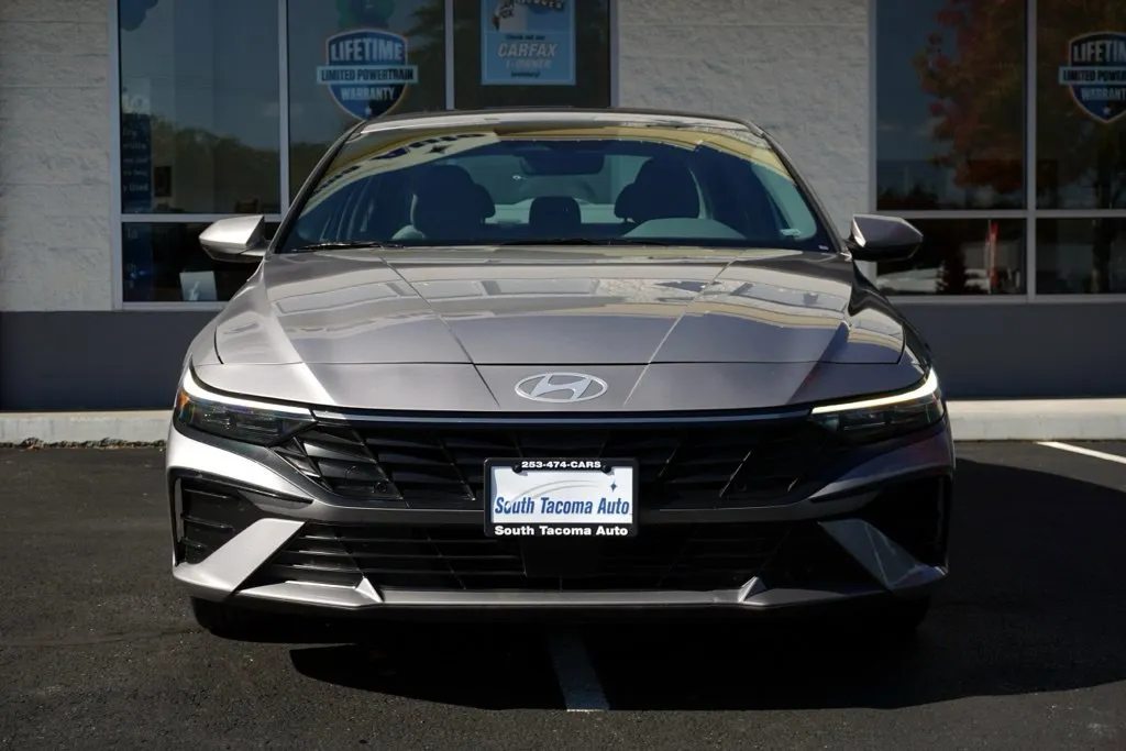 Hyundai Elantra photo 4