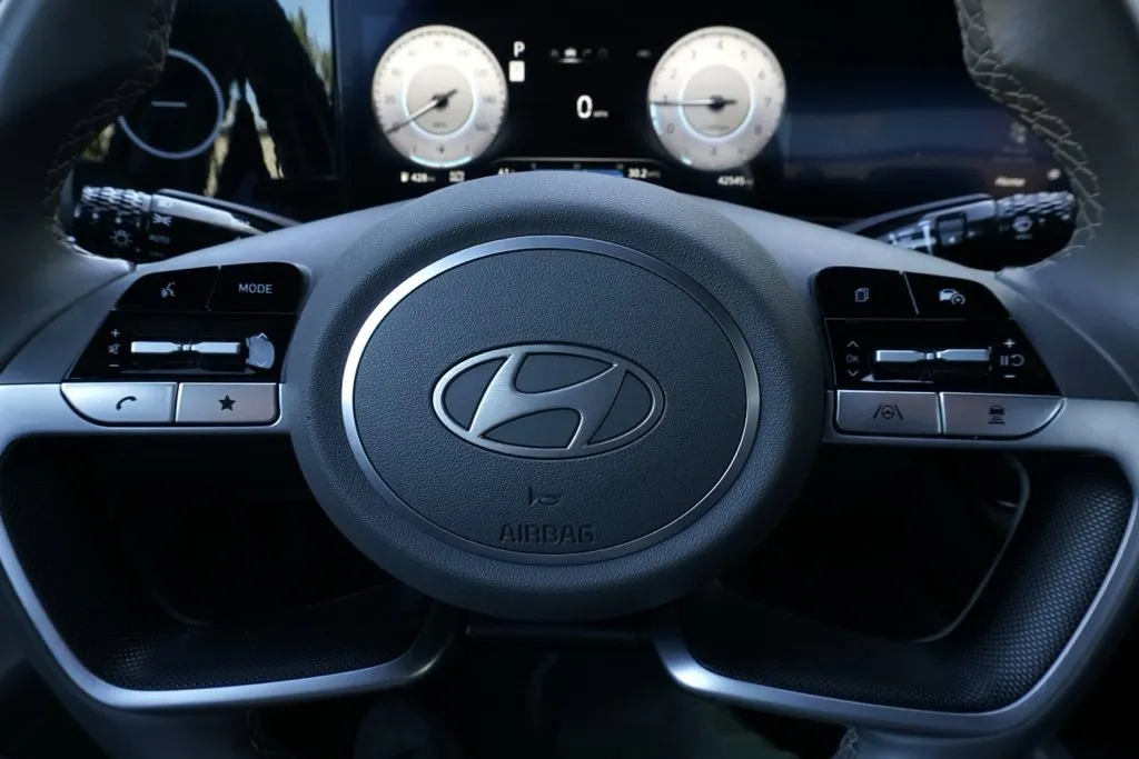 Hyundai Elantra photo 24