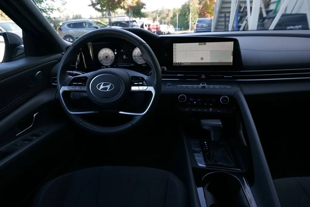 Hyundai Elantra photo 14