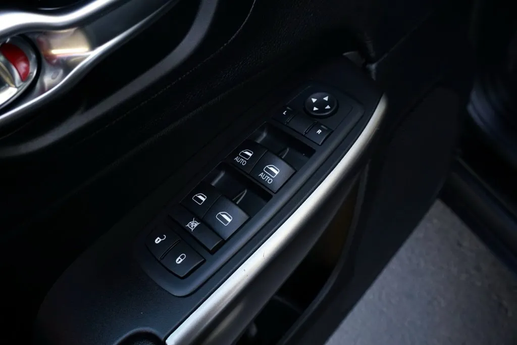 Jeep Cherokee photo 13