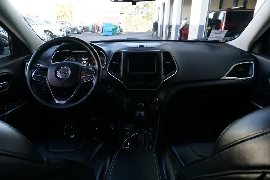 Jeep Cherokee photo 17