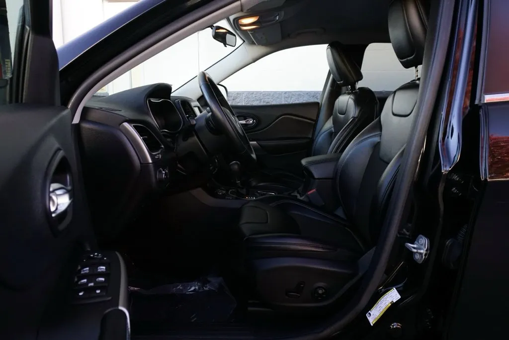 Jeep Cherokee photo 20