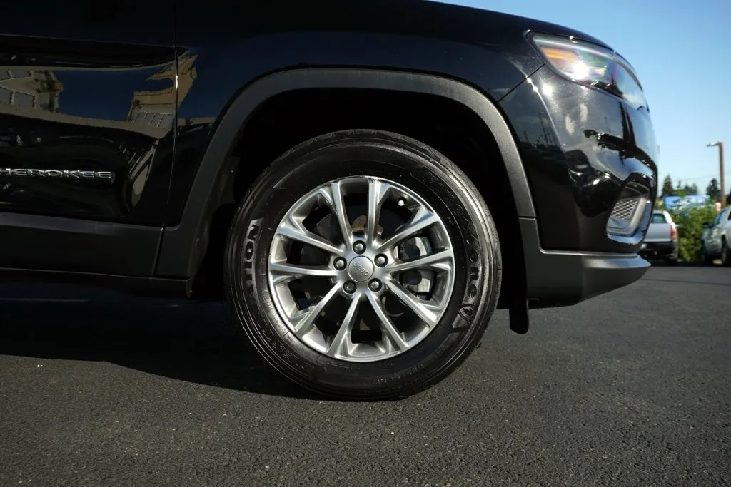 Jeep Cherokee photo 9