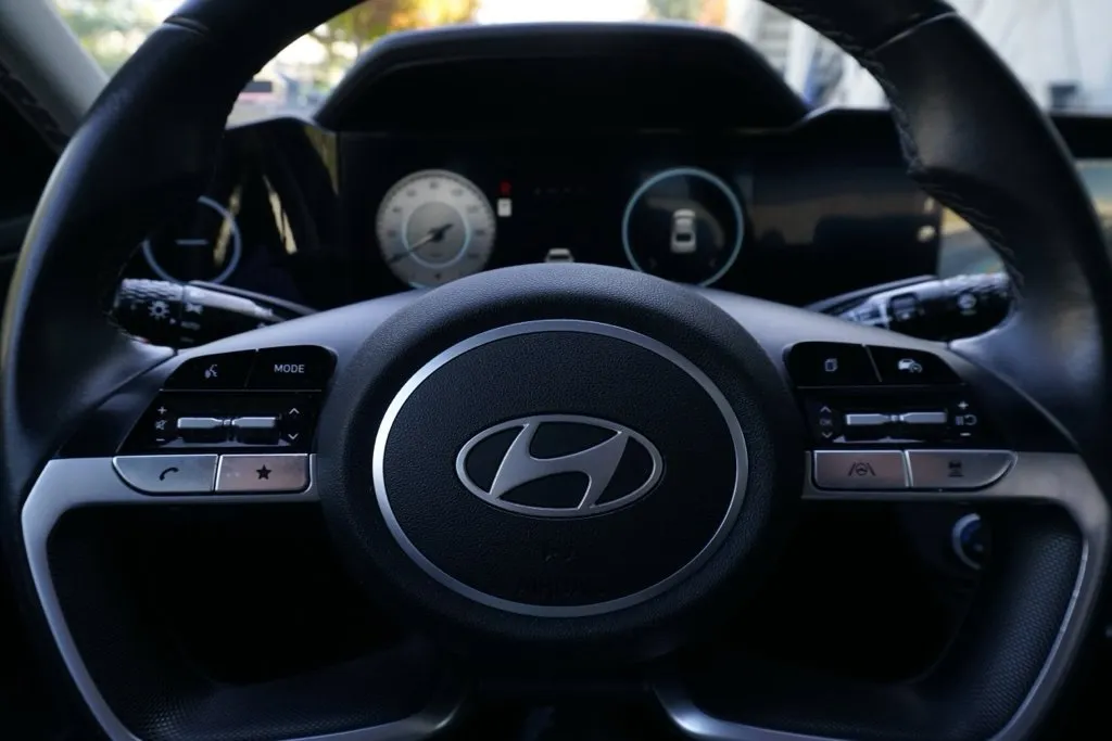 Hyundai Elantra photo 21