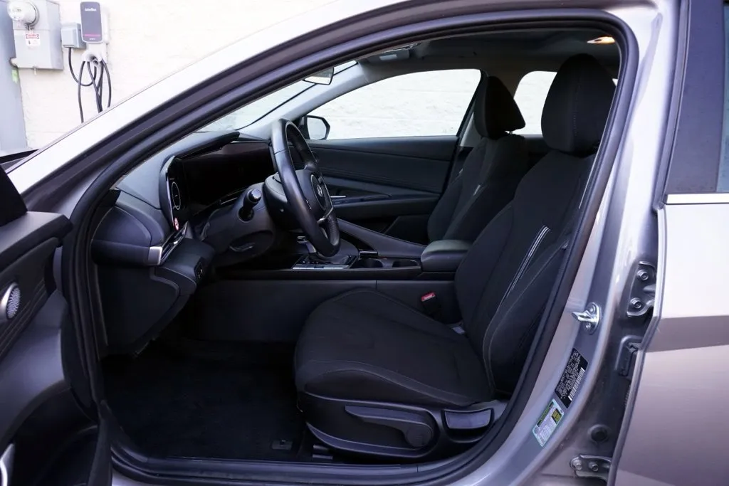 Hyundai Elantra photo 17