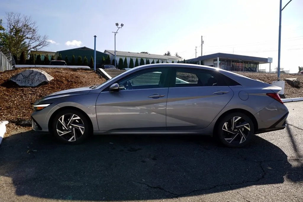 Hyundai Elantra photo 8