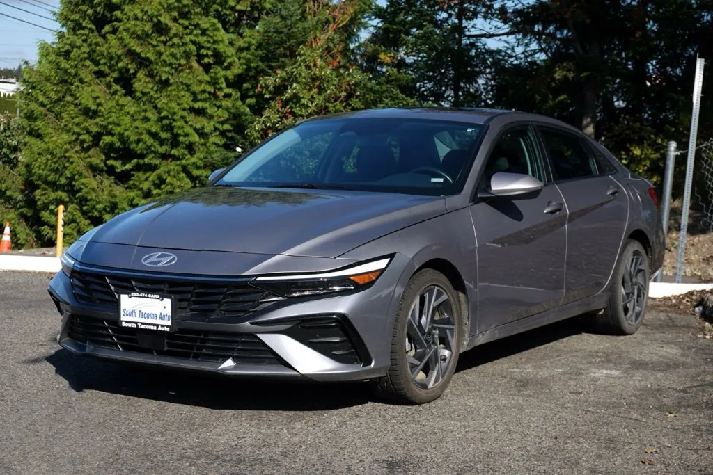 Hyundai Elantra photo 7