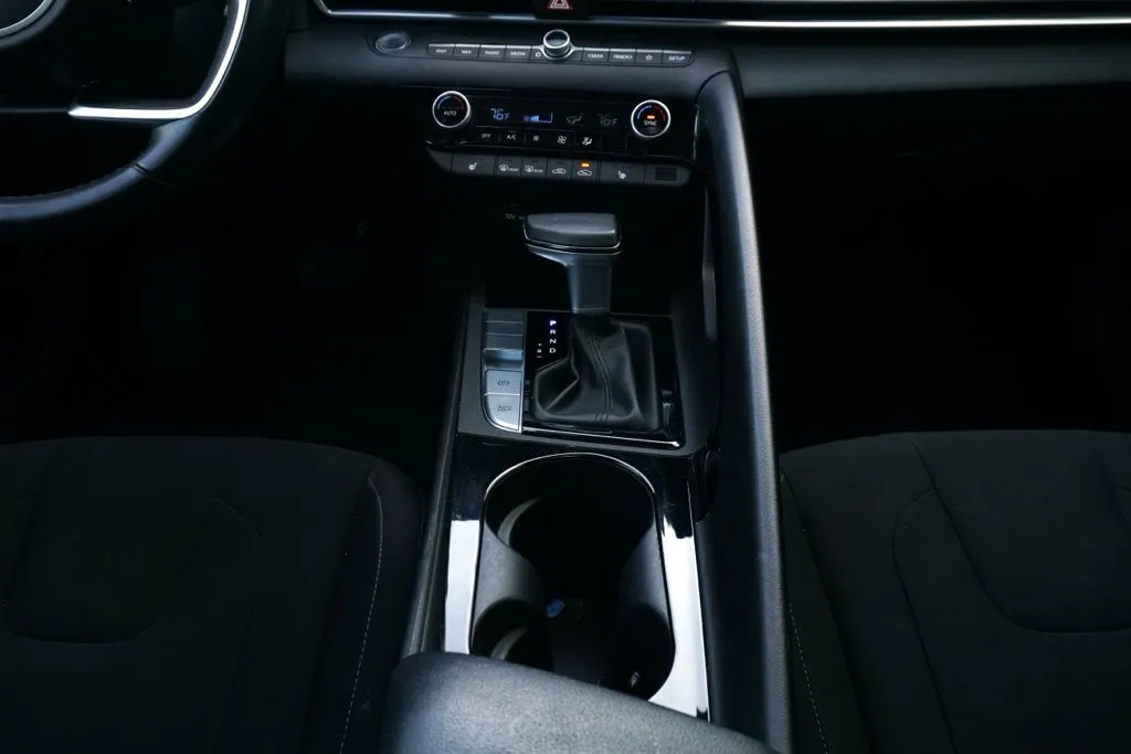 Hyundai Elantra photo 24