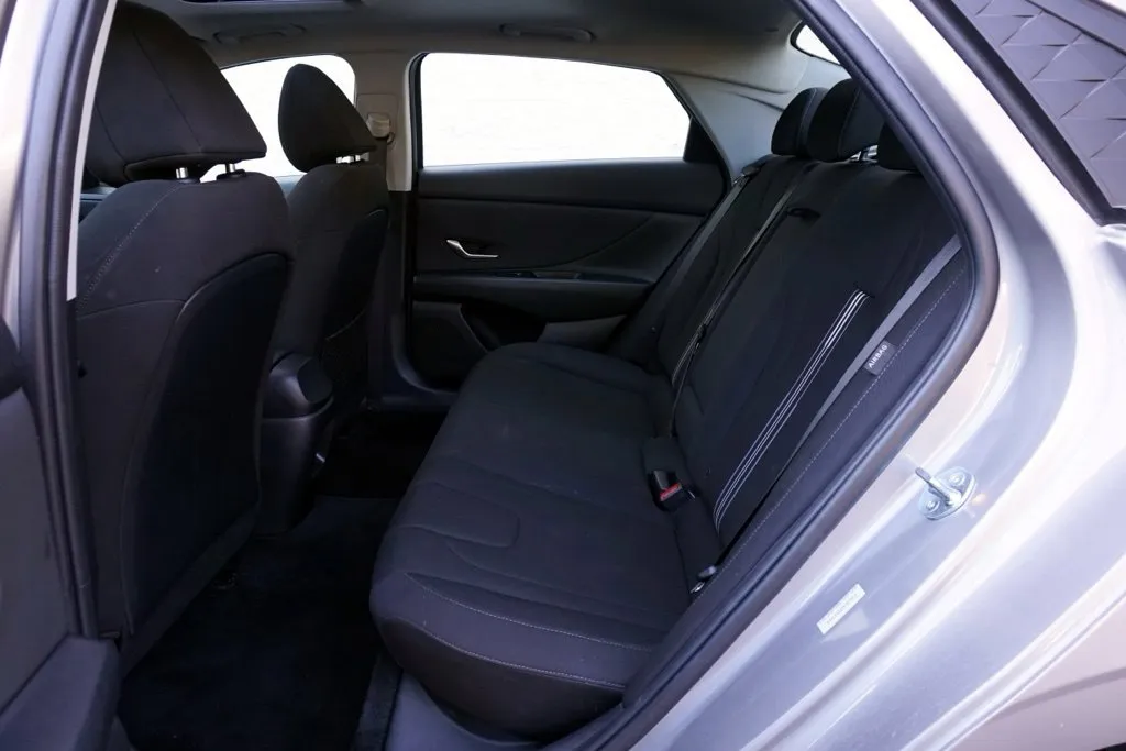 Hyundai Elantra photo 19