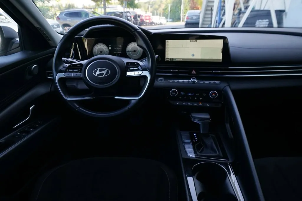 Hyundai Elantra photo 23