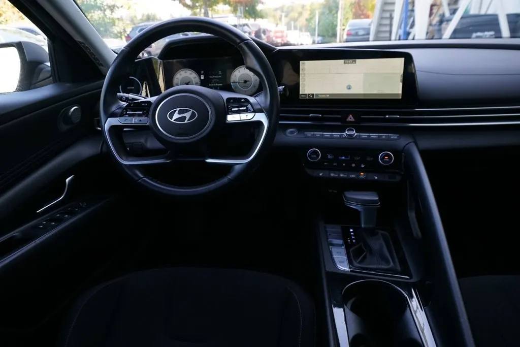 Hyundai Elantra photo 14