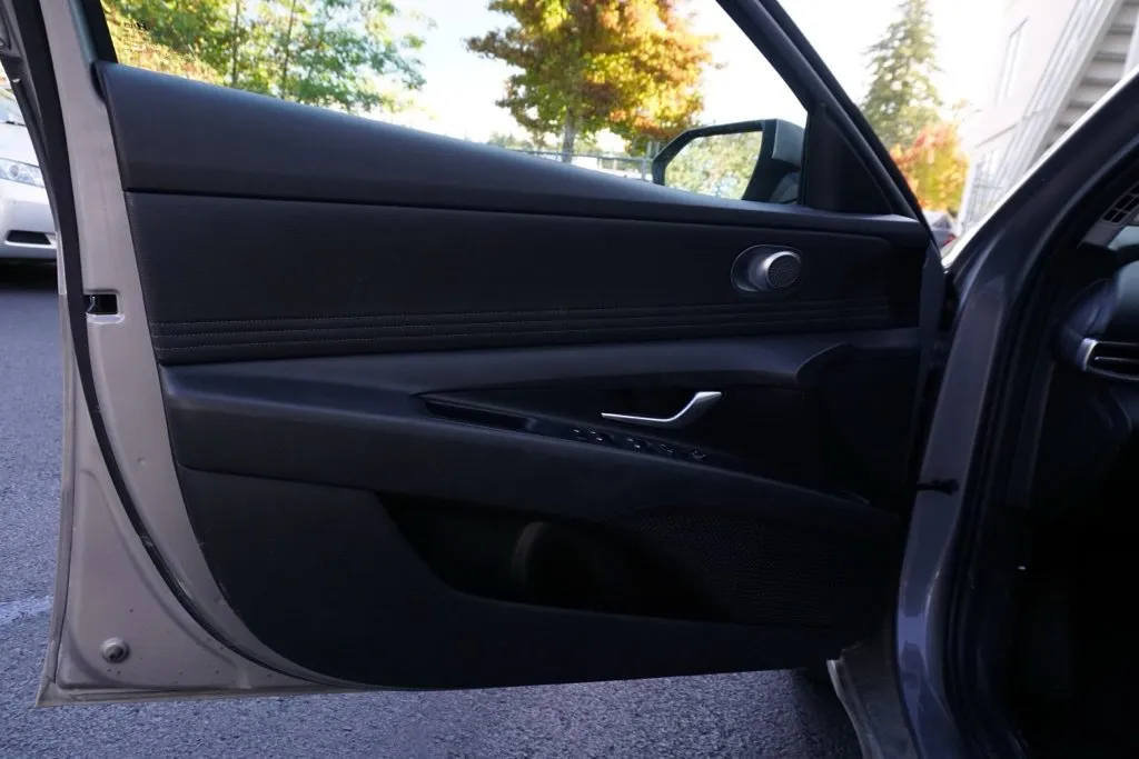 Hyundai Elantra photo 12