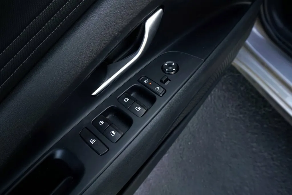 Hyundai Elantra photo 13