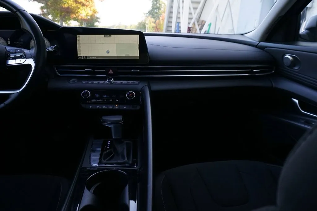 Hyundai Elantra photo 16