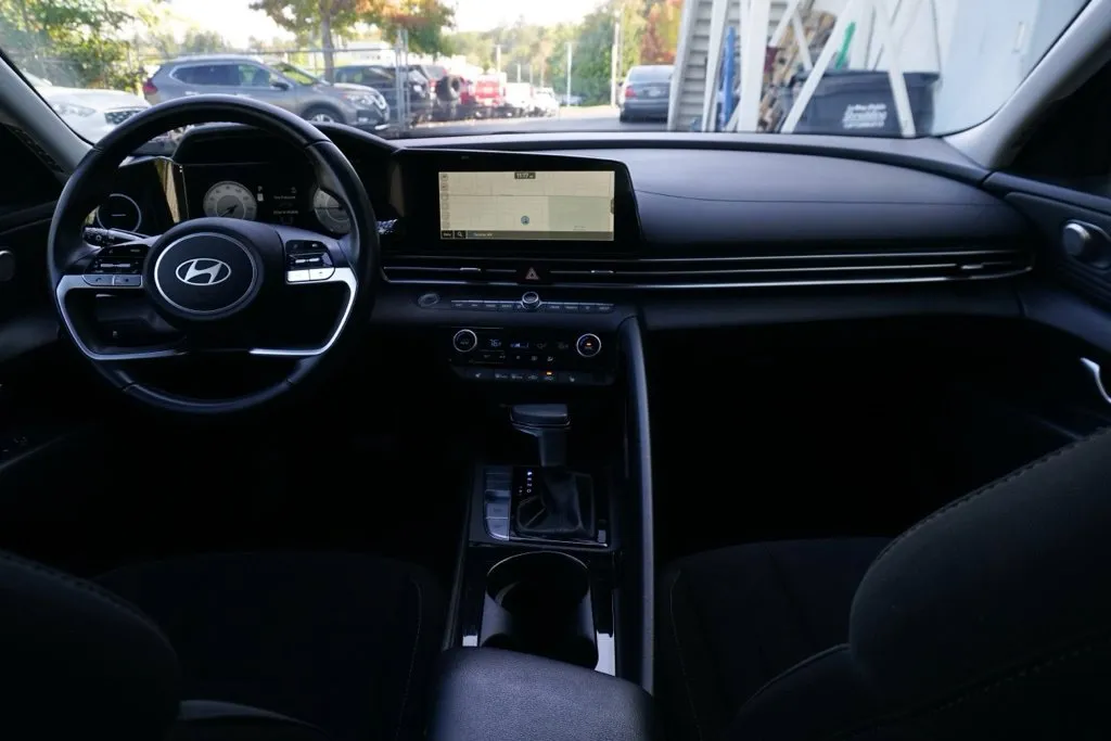 Hyundai Elantra photo 15