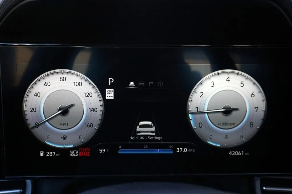 Hyundai Elantra photo 26