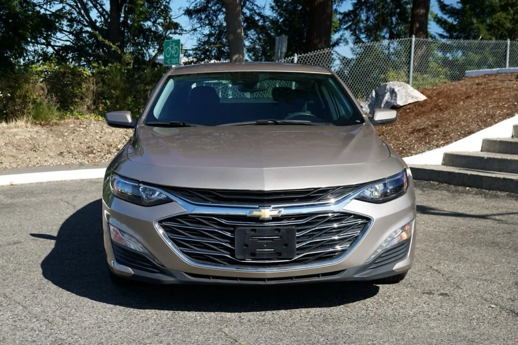 Chevrolet Malibu photo 2