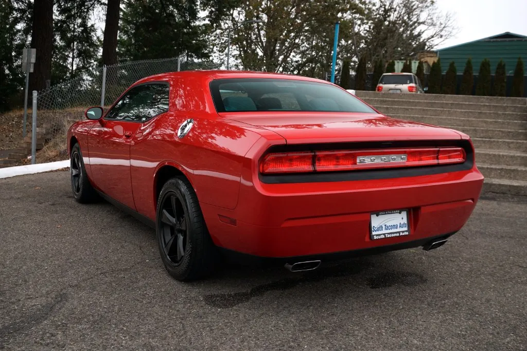 Dodge Challenger photo 3
