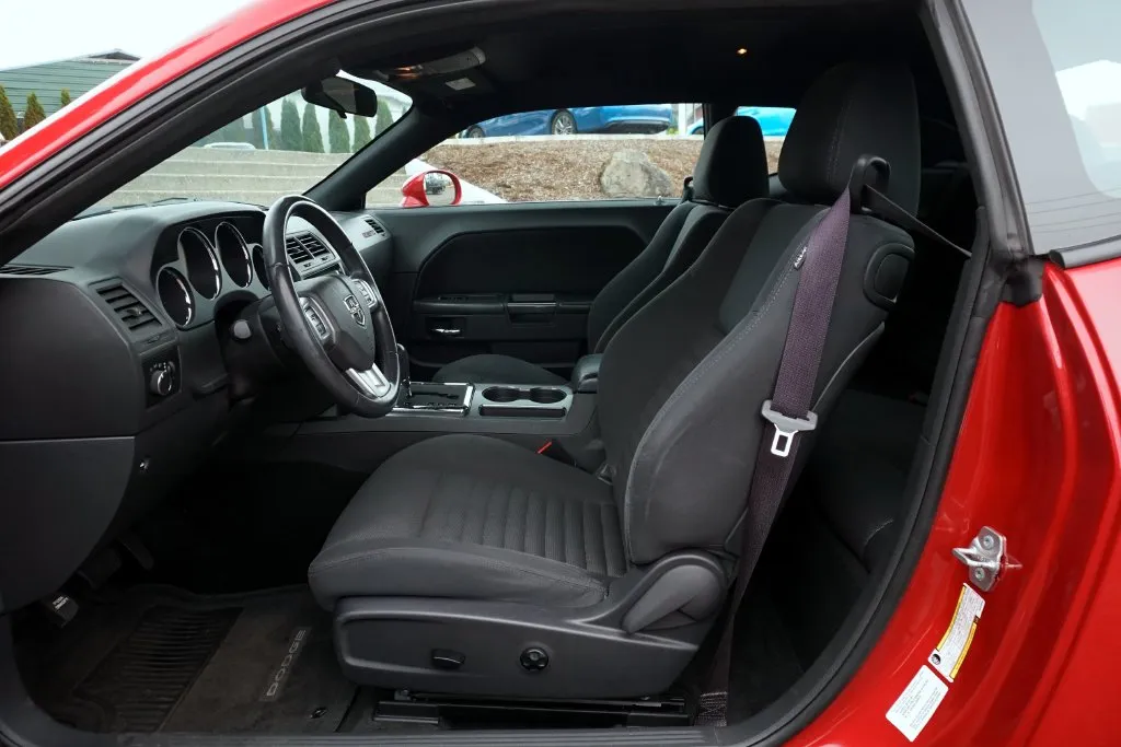 Dodge Challenger photo 16