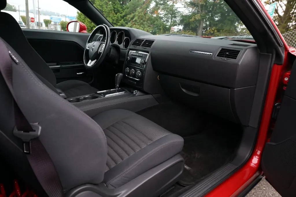 Dodge Challenger photo 17