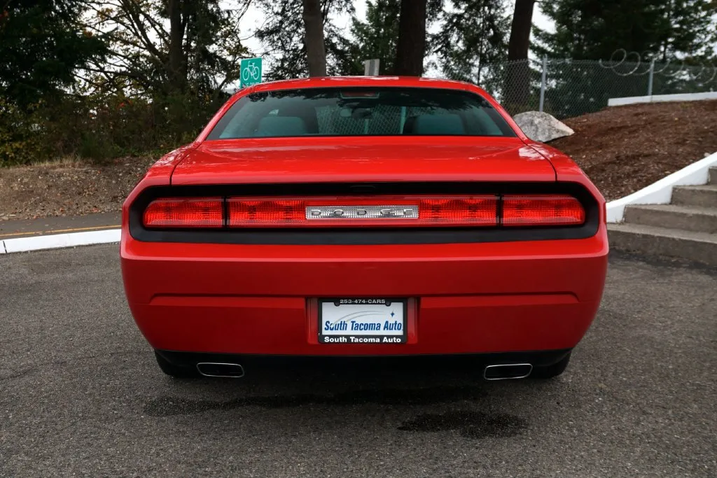 Dodge Challenger photo 2