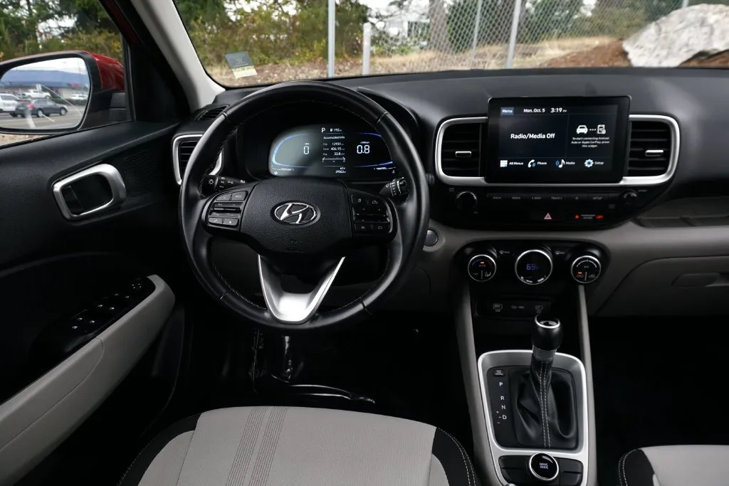 Hyundai Venue photo 15