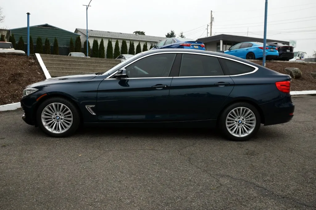 BMW 3 Series photo 8