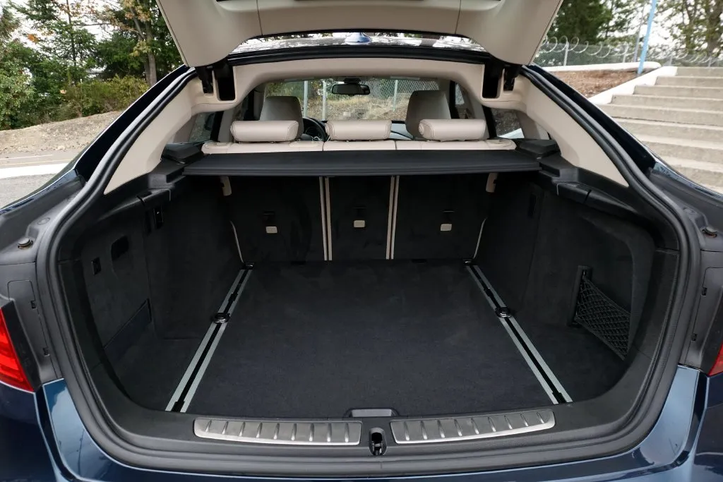 BMW 3 Series photo 21