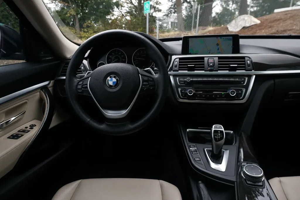 BMW 3 Series photo 22