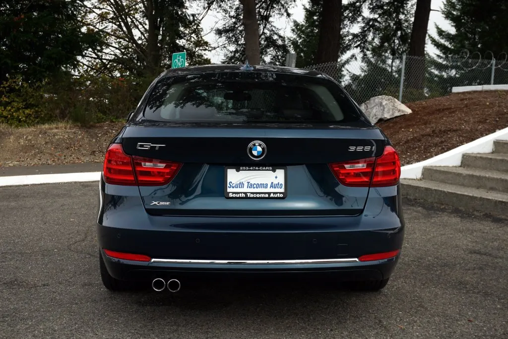 BMW 3 Series photo 4