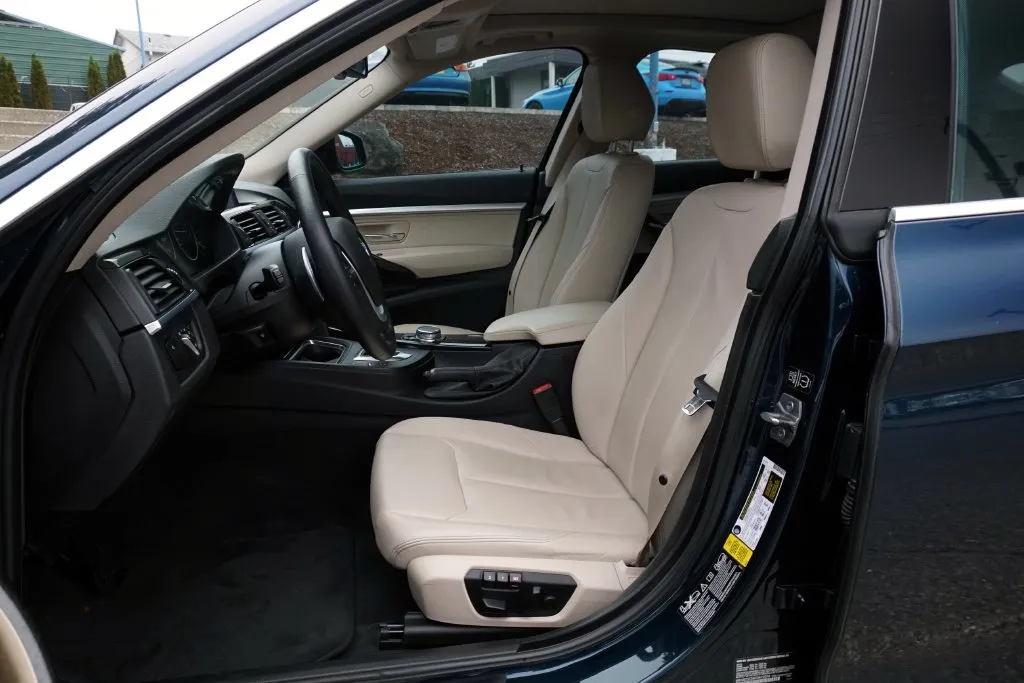 BMW 3 Series photo 17