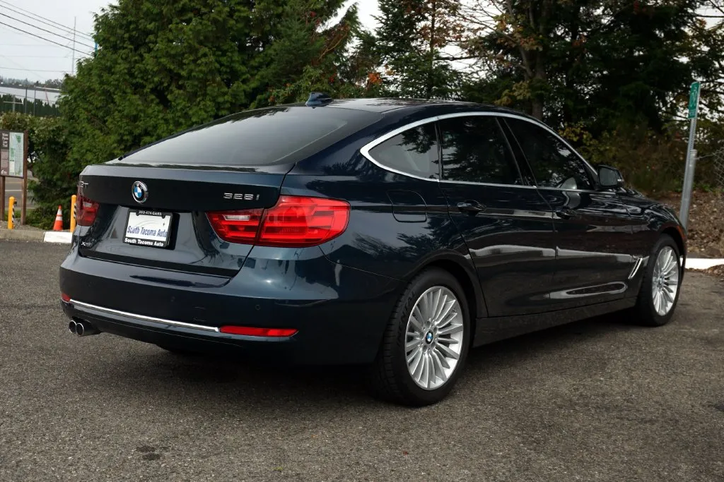 BMW 3 Series photo 5