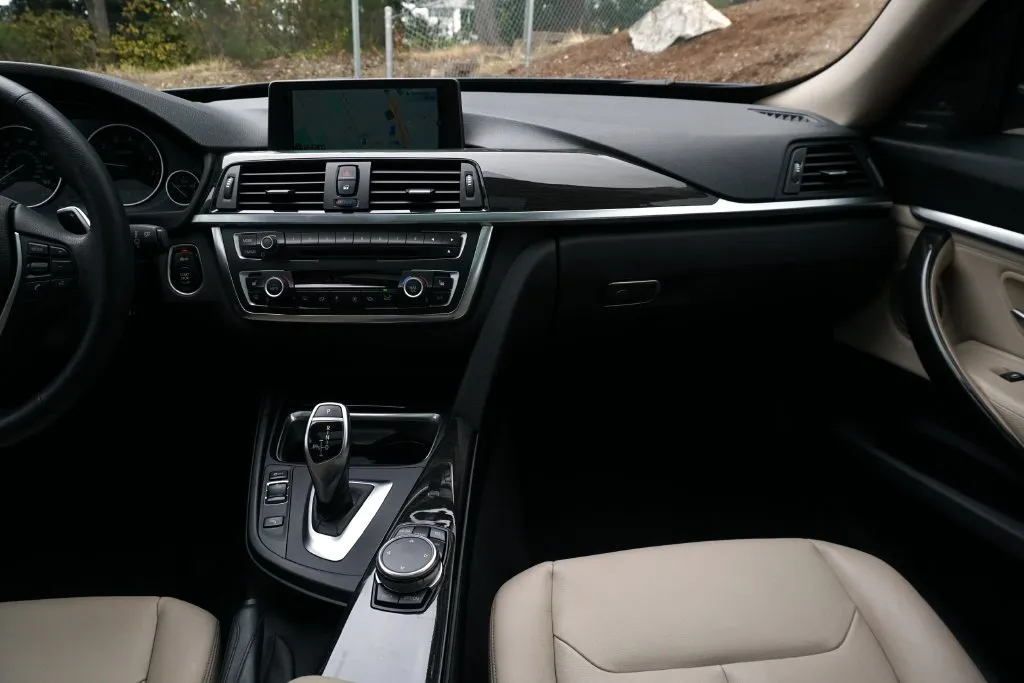 BMW 3 Series photo 24