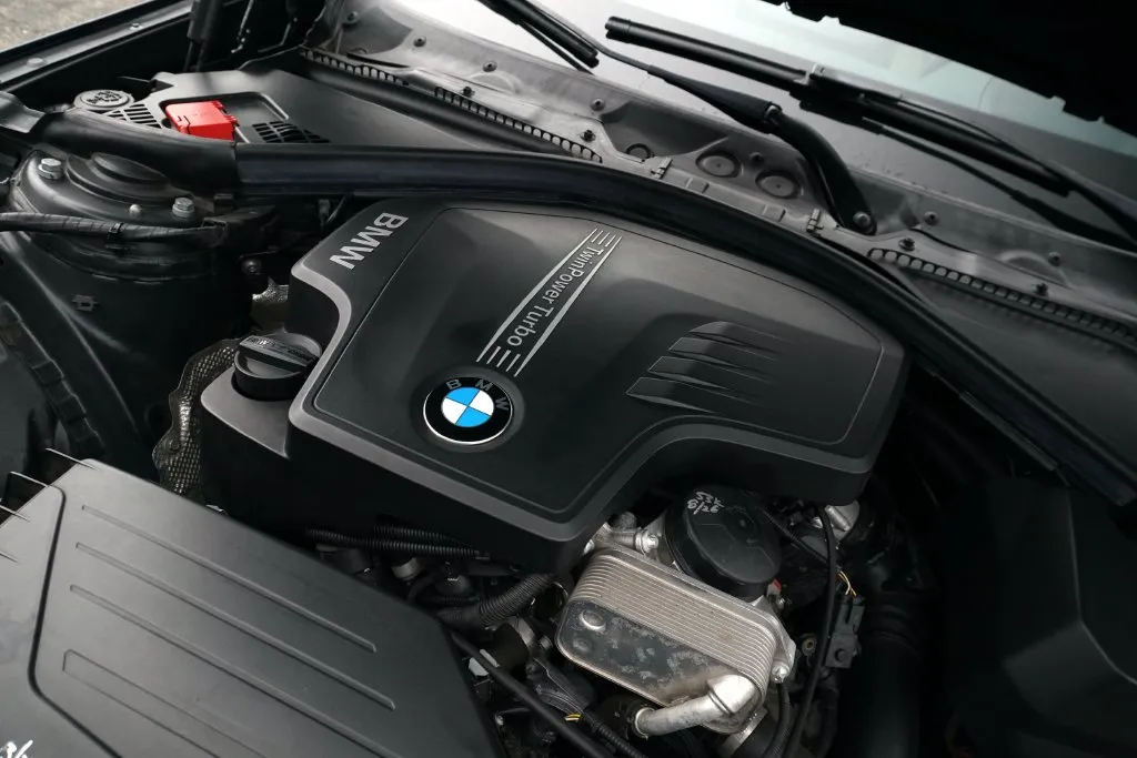 BMW 3 Series photo 12