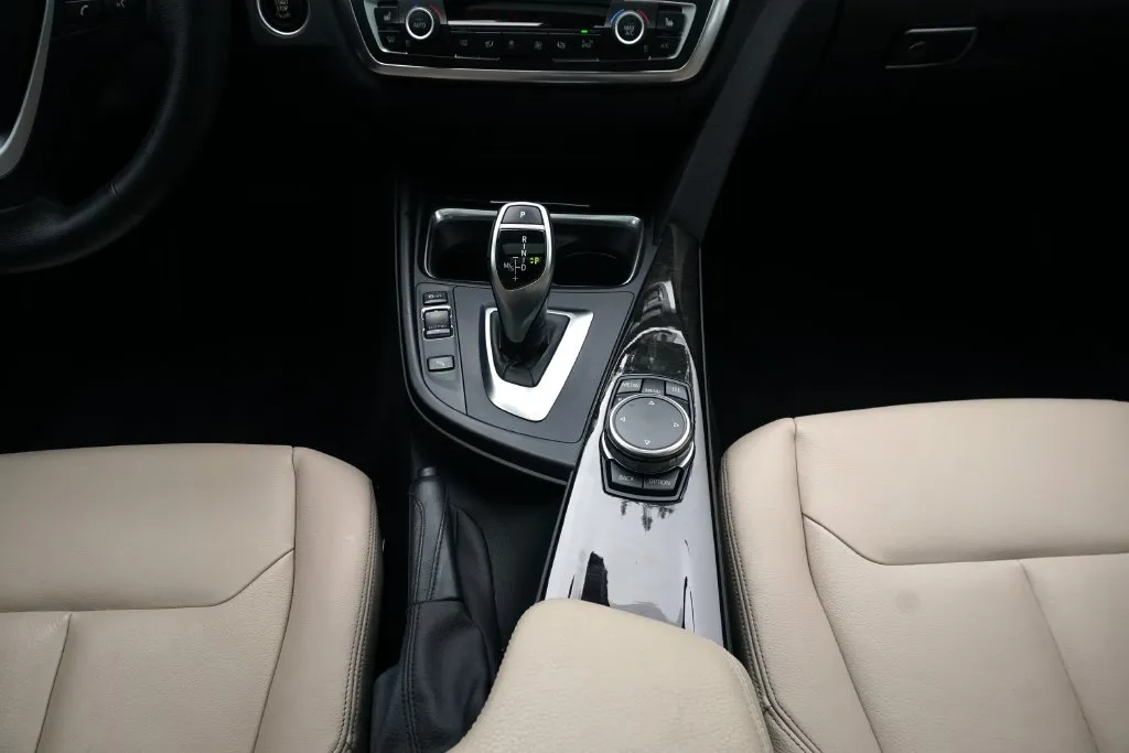 BMW 3 Series photo 29