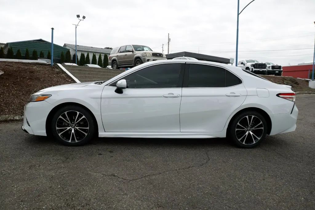 Toyota Camry photo 8