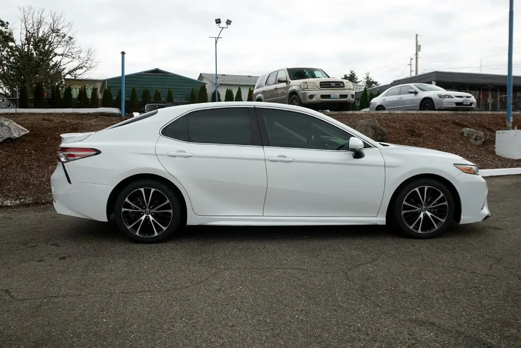 Toyota Camry photo 6