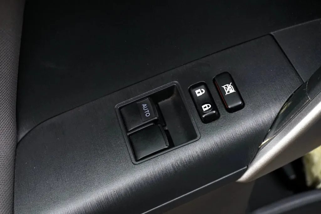Scion tC photo 12