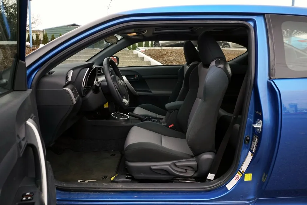 Scion tC photo 14